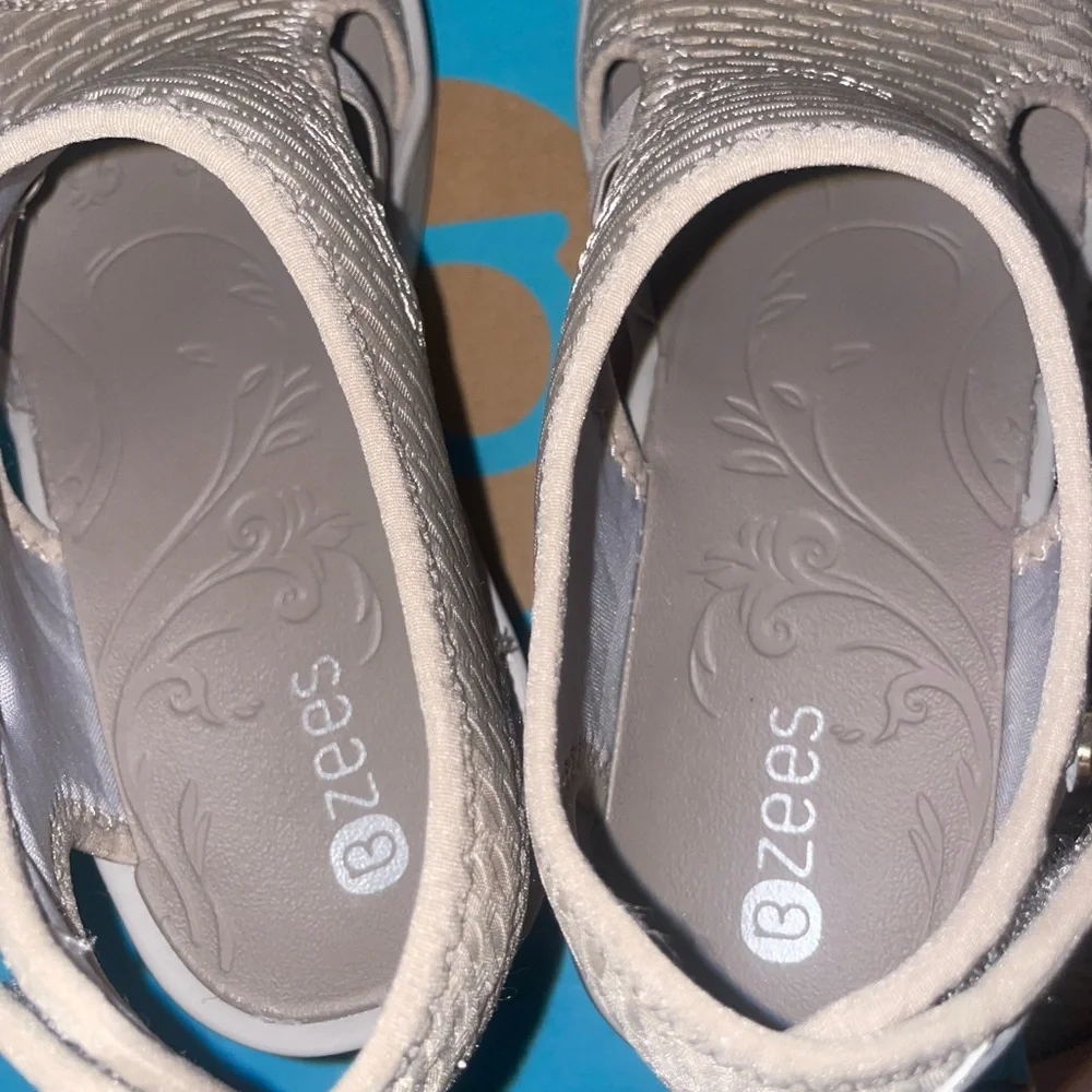 Bzees Dream Light Beige Textured Sandals-New-Size 6 - Picture 6 of 9